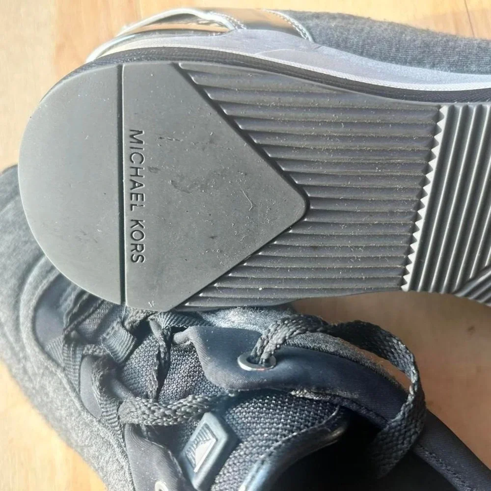 Michael Kors women's 9.5 black‎ silver animal print